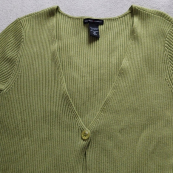NY Co bright green ribbed short sleeve sweater - Picture 2 of 5